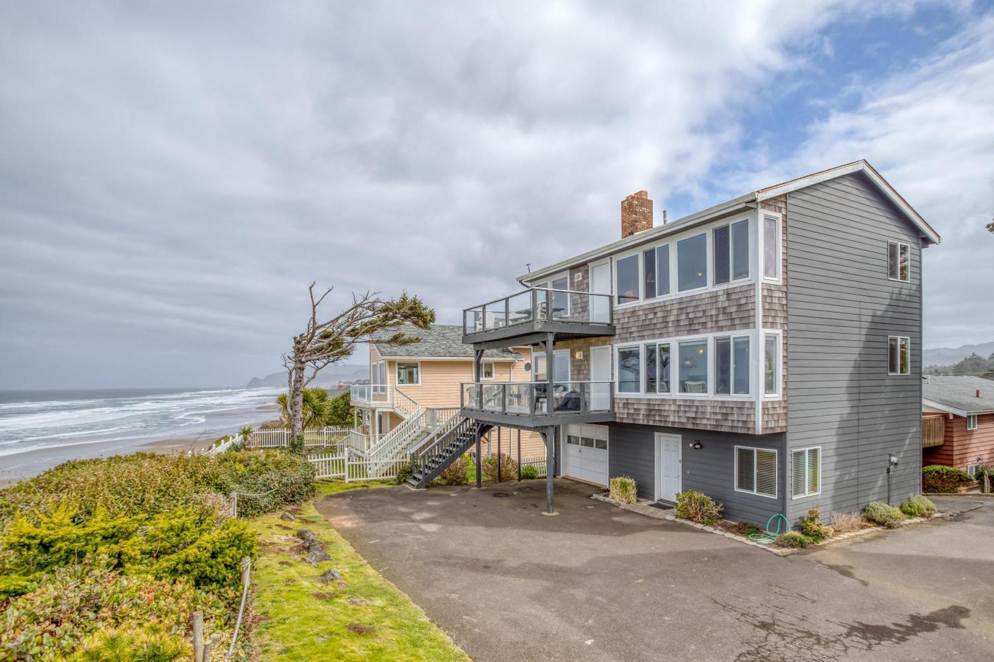 Above The Beach Lincoln City Exterior photo