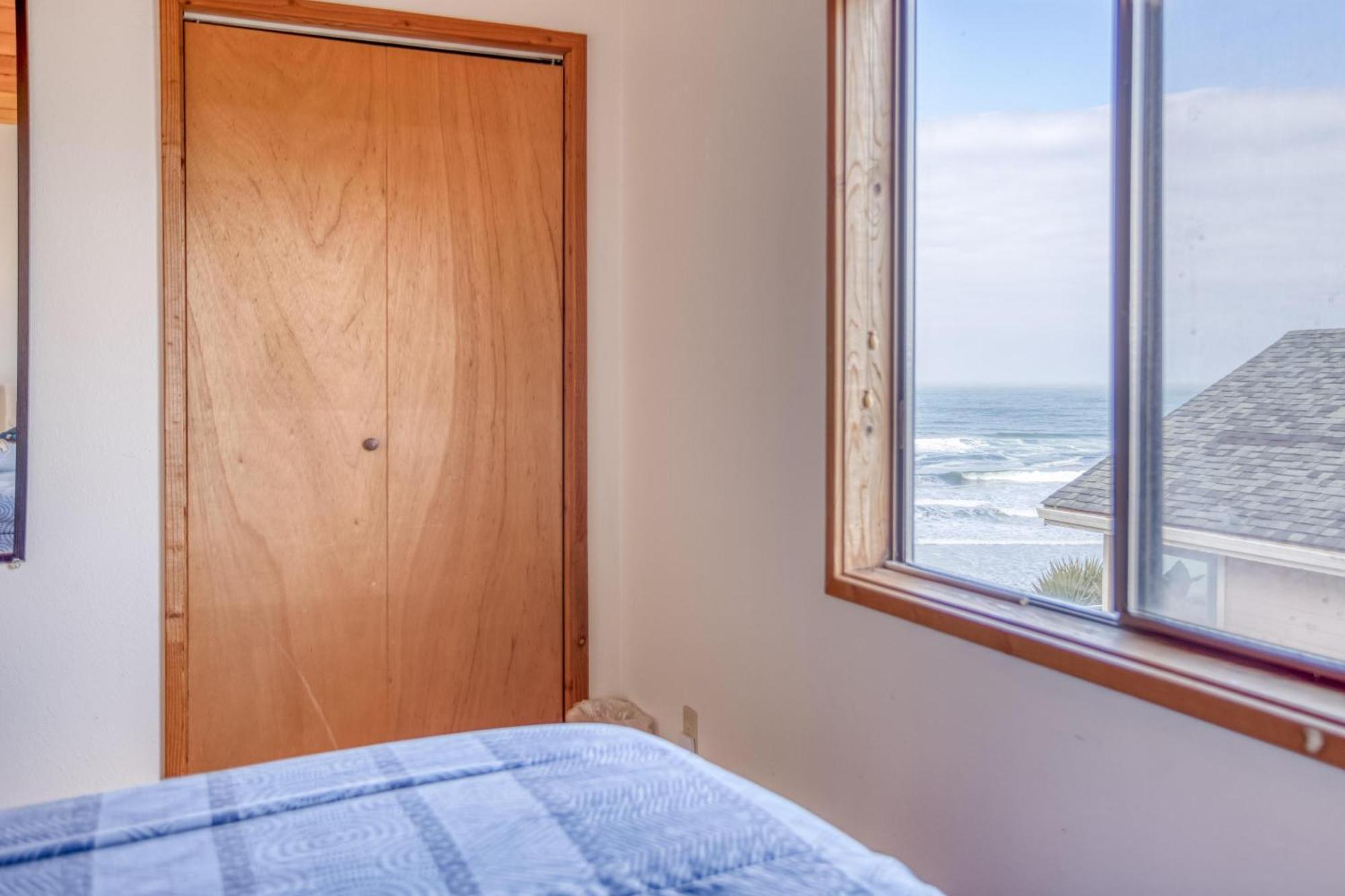 Above The Beach Lincoln City Exterior photo